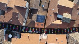 manoppello sotto gli ombrelli