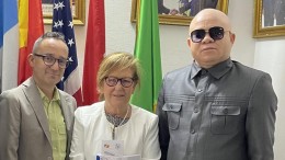 ohnny Chancel è in visita alla Ada Manes Foundation for Children ETS