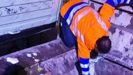 uomo salvato dal compattore