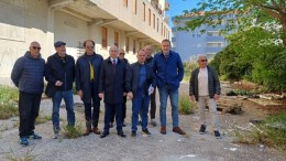 Domenico Pettinari, Massimiliano Di Pillo , Michele Cavaliere, Ilenia Di Martino e Donato Spagnoli per ecomostro da abbattere a Montesilvano