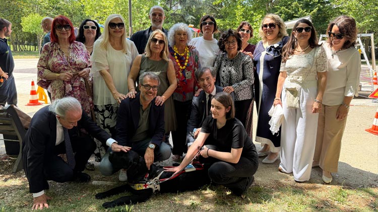 cane guida per ciechi regalato dai lions