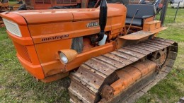 vecchio trattore agricolo