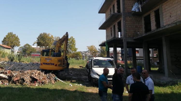 abbattimento palazzi in via Tavo a Pescara