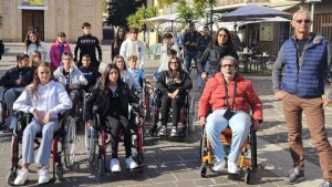 Montesilvano 130 alunni della Troiano Delfico in carrozzina per la Città