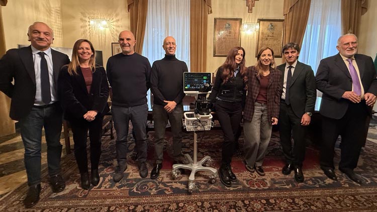 marco la sorda la consegna delle donazioni al reparto oncologia