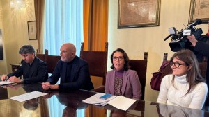 masci e altri in conferenza