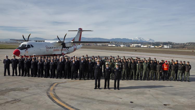 Visita del Direttore Marittimo alla Base Aeromobili – Nucleo Aereo e Sezione Volo Elicotteri Guardia Costiera Pescara