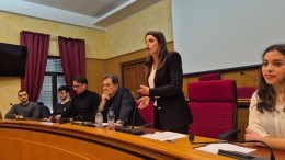 spoltore sala consigliare durante una riunione