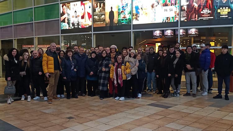 Studenti e docenti del corso serale in una uscita didattica