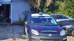 carabinieri e sequestro officina abusiva