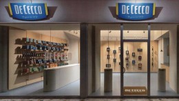 primo store DE CECCO nato a Pescara