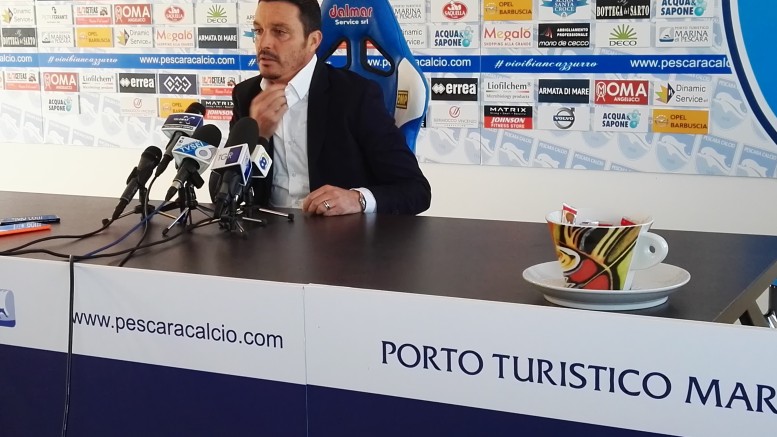 Massimo Oddo durante la conferenza stampa