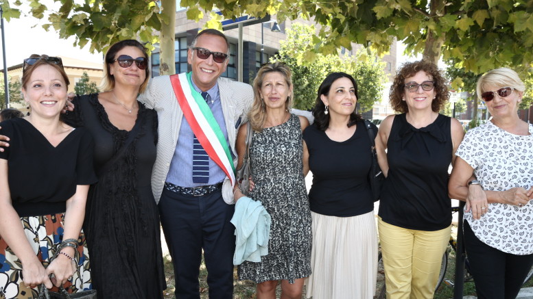 Il sindaco Alessandrini insieme con l'Assessore Di Pietro ed i consiglieri