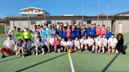 I partecipanti al torneo di calcio a 5 con l'assessore Sulpizio