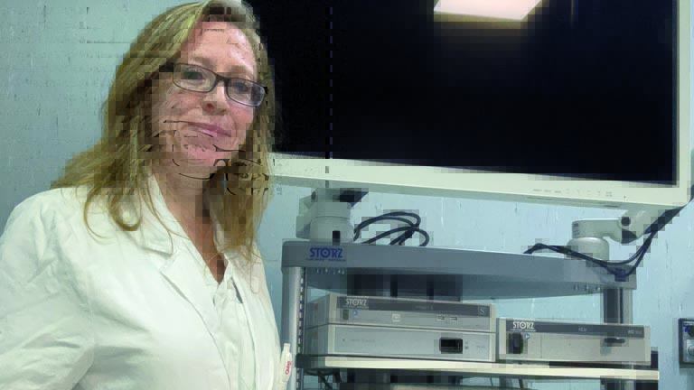 Dr.ssa Bramente con la colonna laparoscopica